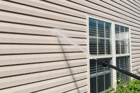 How to pick professional pressure washing company