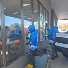 Commercial-Window-Cleaning-and-Holiday-Decoration-Paint-Removal-in-Yulee-Florida 10