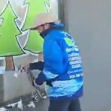 Commercial-Window-Cleaning-and-Holiday-Decoration-Paint-Removal-in-Yulee-Florida 9