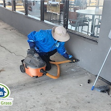 Commercial-Window-Cleaning-and-Holiday-Decoration-Paint-Removal-in-Yulee-Florida 4