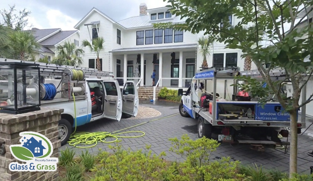 Fernandian Beaches Top Service Provider for House Washing, Exterior Window Cleaning & Screen Enclosure Cleaning in Crane Island, Florida