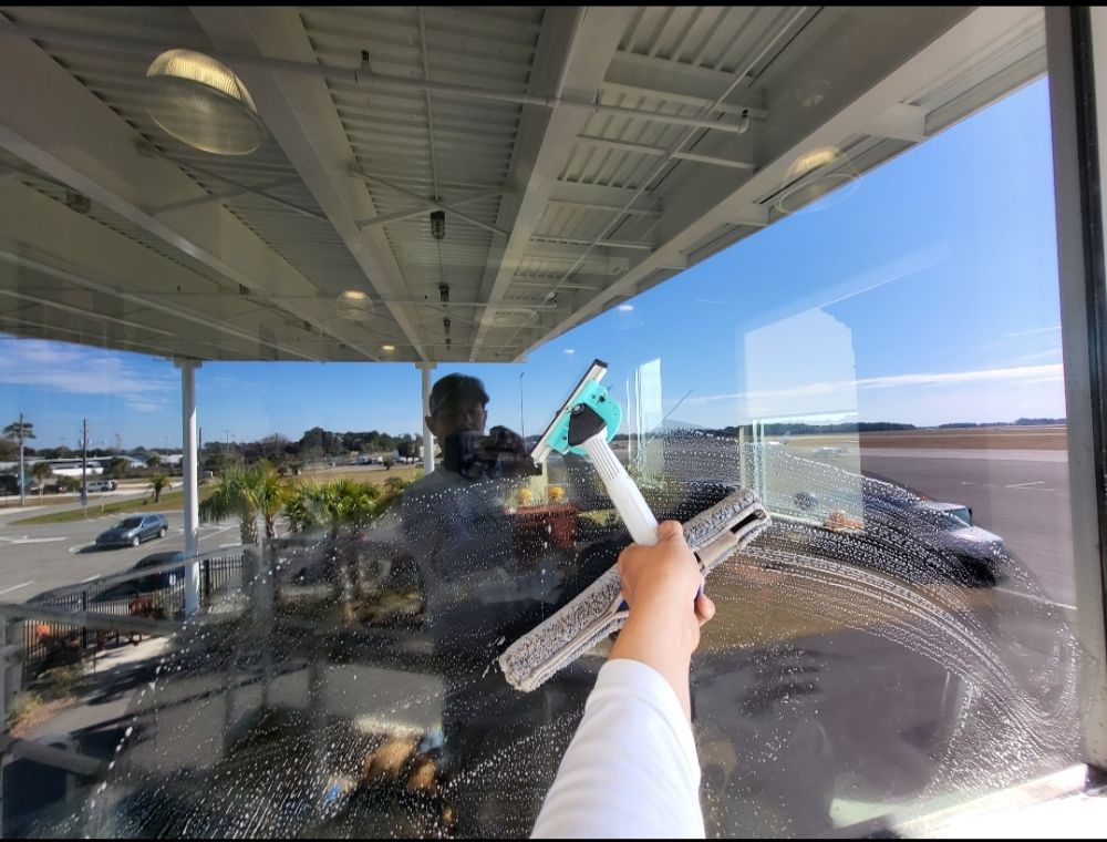 window-cleaning-at-the-fernandina-beach-municipal-airport-004